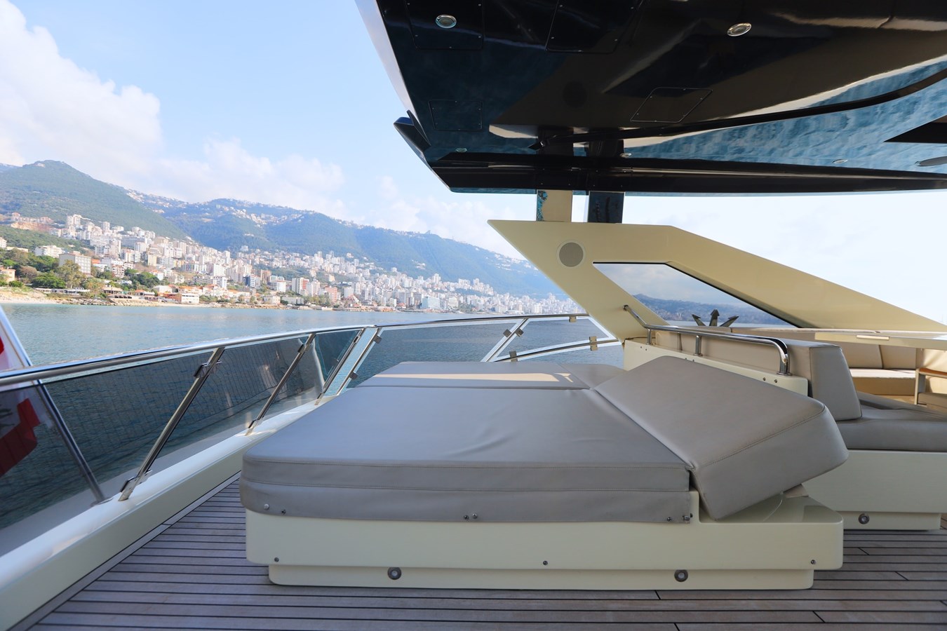 Dominator Motor Yacht DOLLY For Sale