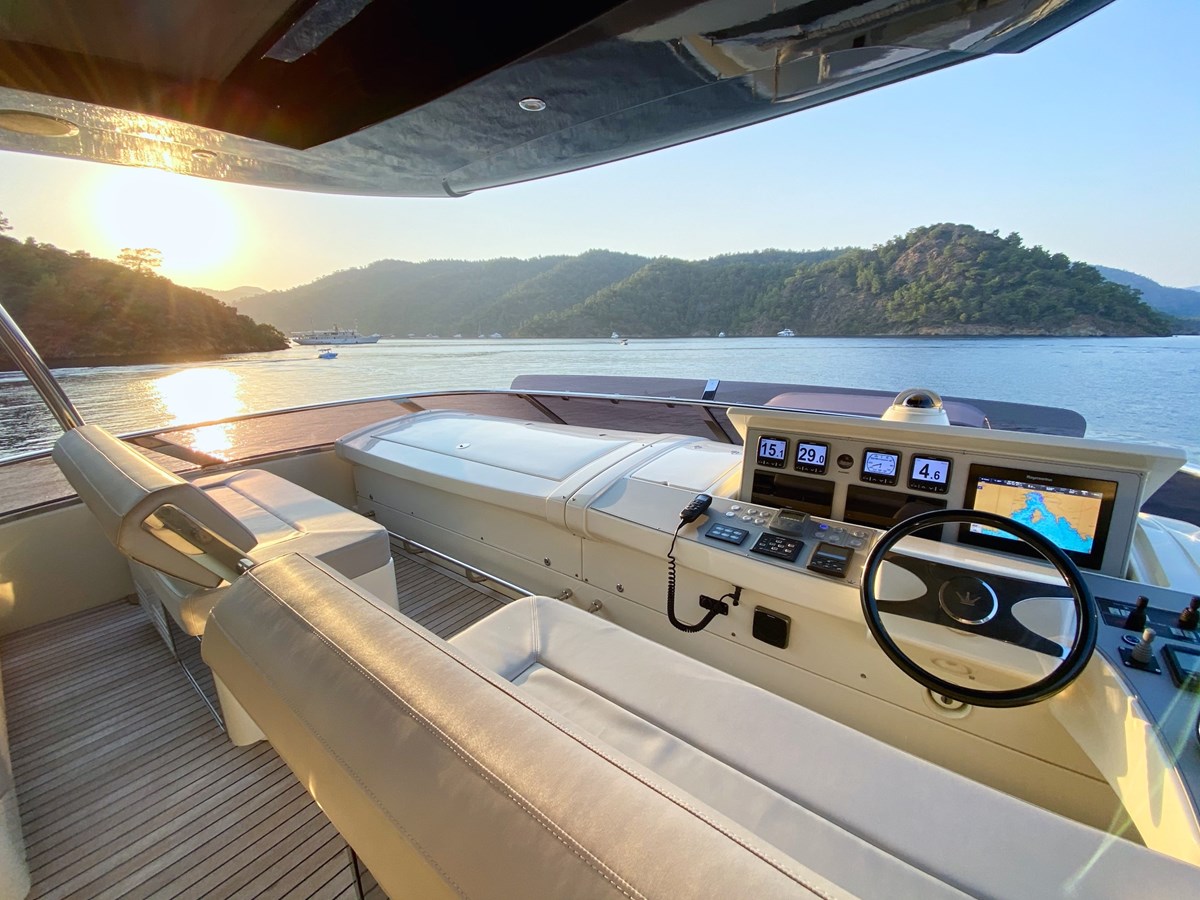 Dominator Motor Yacht DOLLY For Sale
