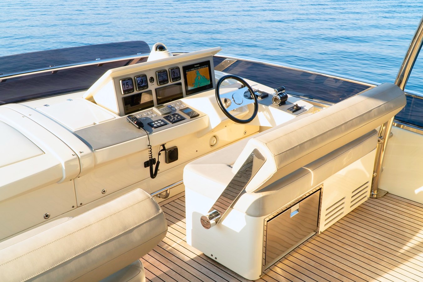 Dominator Motor Yacht DOLLY For Sale