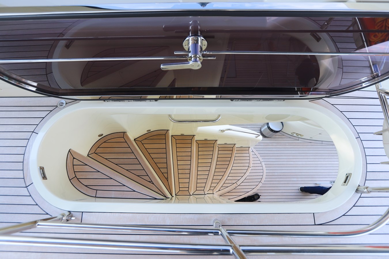 Dominator Motor Yacht DOLLY For Sale