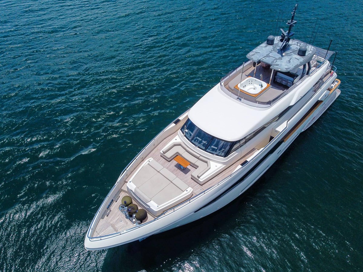 Ferretti Custom Line Cruising Yacht Custom Line Navetta 33 For Sale