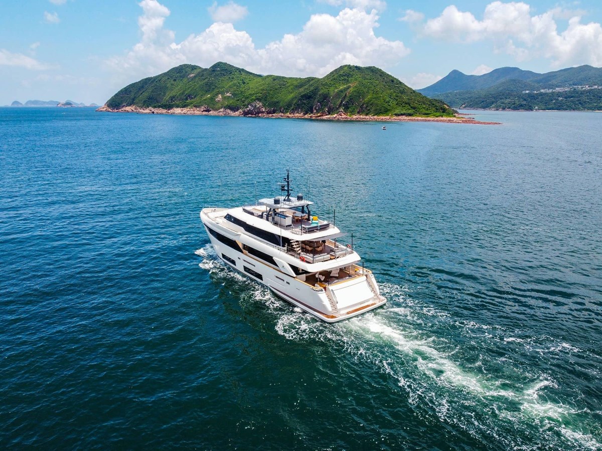 Ferretti Custom Line Cruising Yacht Custom Line Navetta 33 For Sale