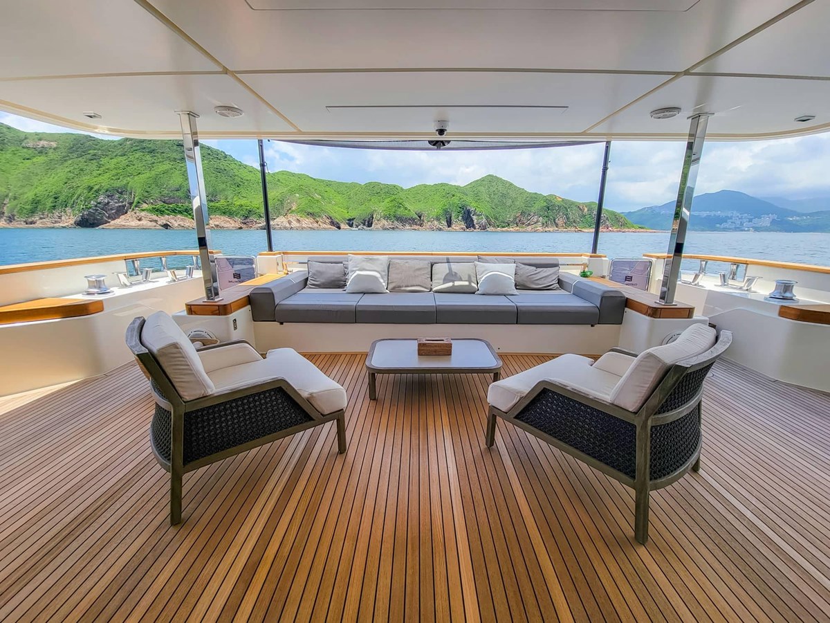 Ferretti Custom Line Cruising Yacht Custom Line Navetta 33 For Sale