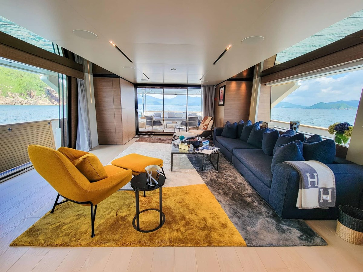Ferretti Custom Line Cruising Yacht Custom Line Navetta 33 For Sale