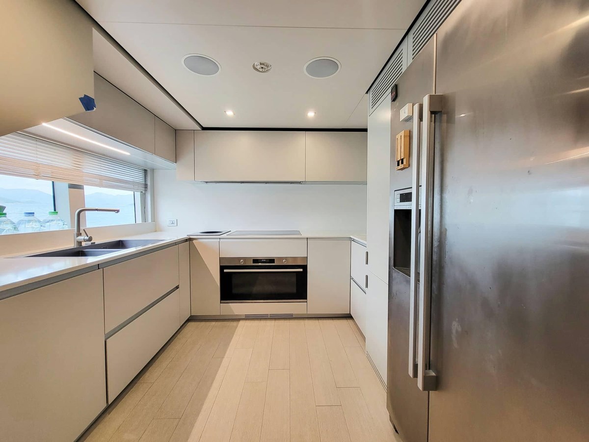 Ferretti Custom Line Cruising Yacht Custom Line Navetta 33 For Sale