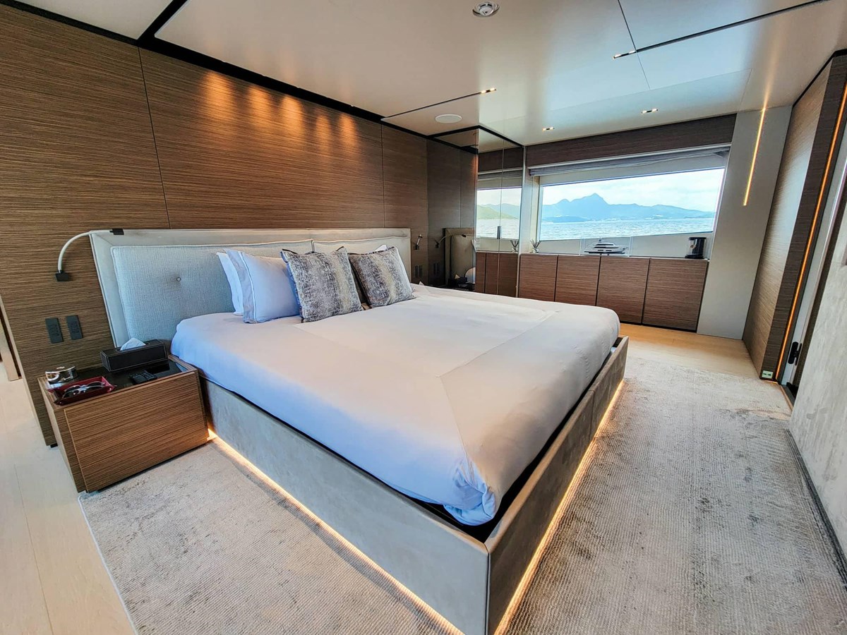 Ferretti Custom Line Cruising Yacht Custom Line Navetta 33 For Sale