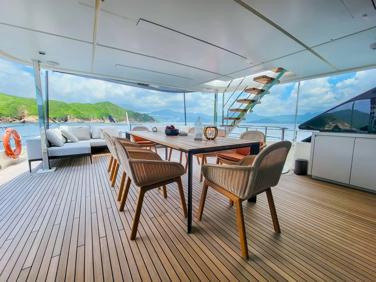 Ferretti Custom Line Cruising Yacht Custom Line Navetta 33 For Sale