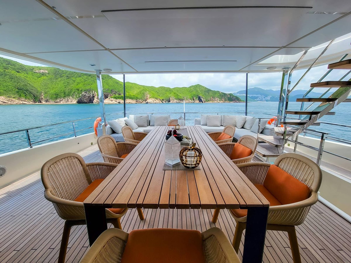 Ferretti Custom Line Cruising Yacht Custom Line Navetta 33 For Sale