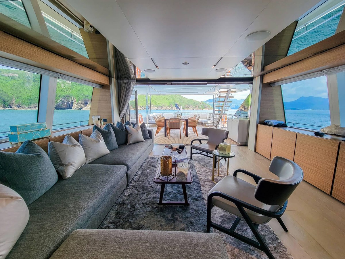 Ferretti Custom Line Cruising Yacht Custom Line Navetta 33 For Sale