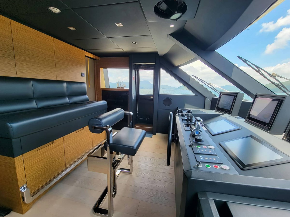 Ferretti Custom Line Cruising Yacht Custom Line Navetta 33 For Sale