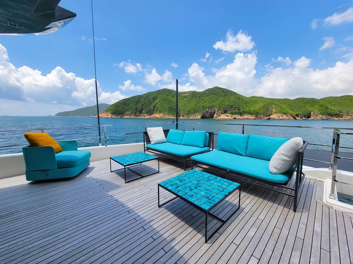 Ferretti Custom Line Cruising Yacht Custom Line Navetta 33 For Sale