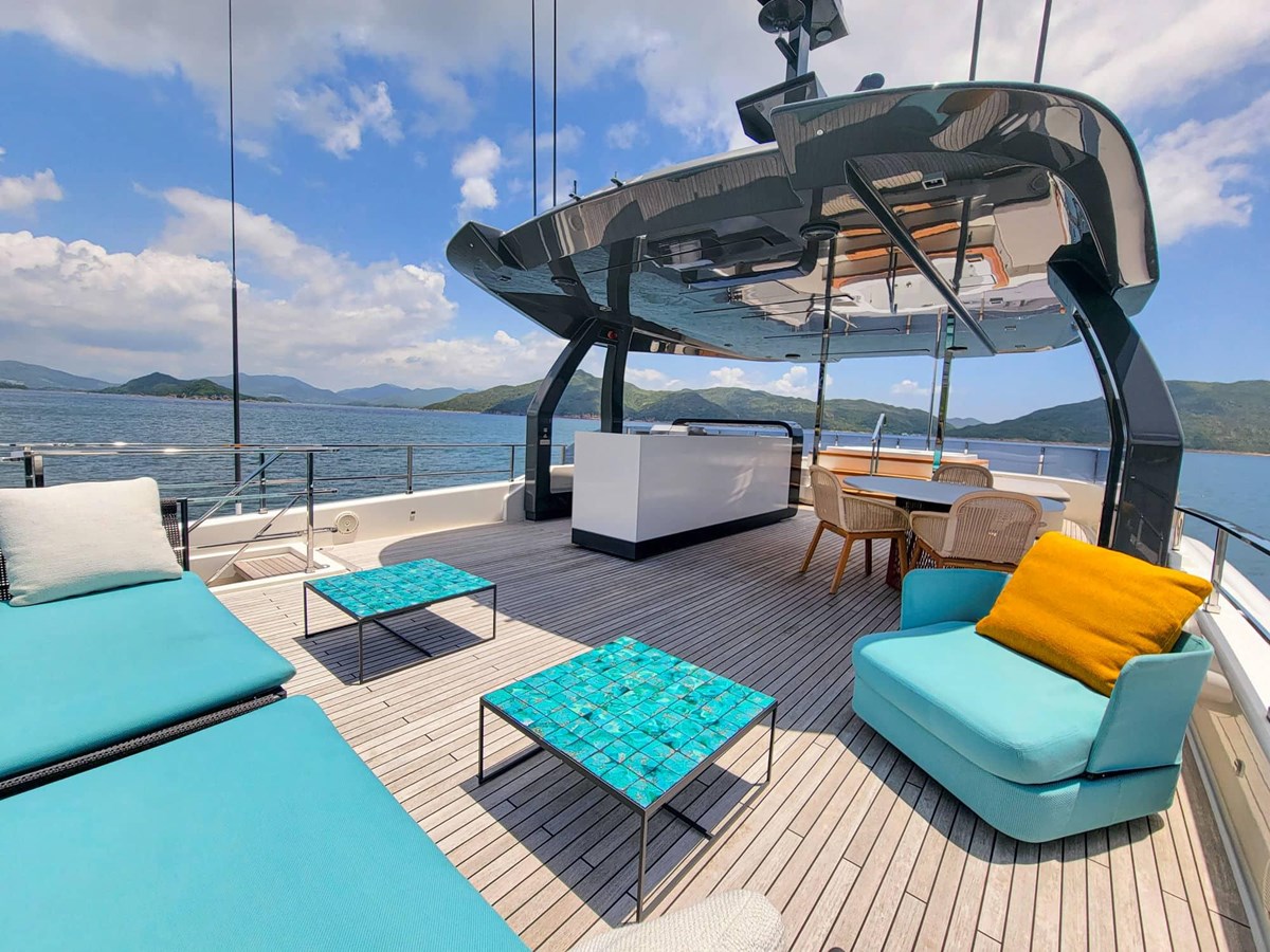 Ferretti Custom Line Cruising Yacht Custom Line Navetta 33 For Sale
