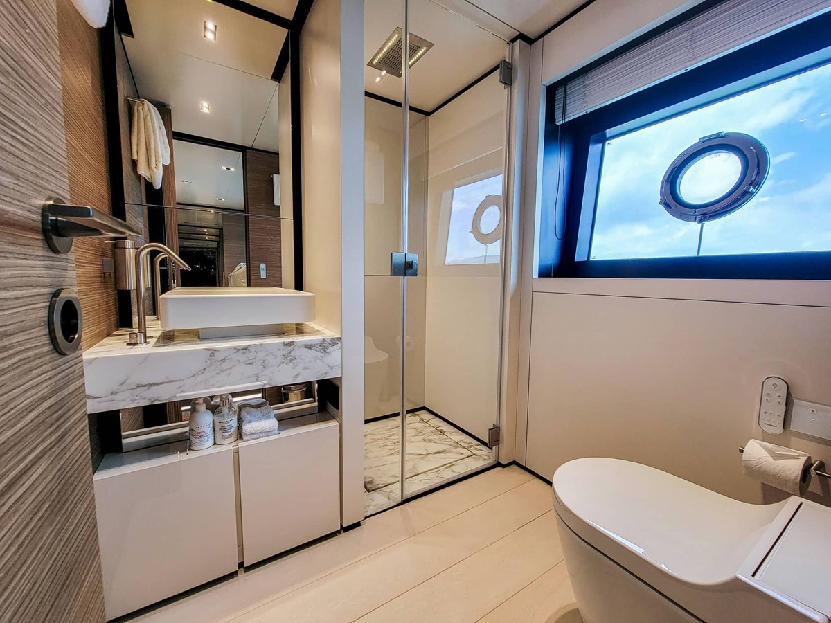 Ferretti Custom Line Cruising Yacht Custom Line Navetta 33 For Sale