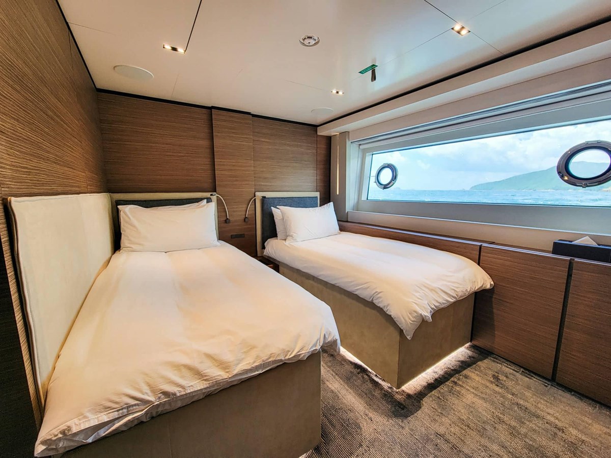 Ferretti Custom Line Cruising Yacht Custom Line Navetta 33 For Sale