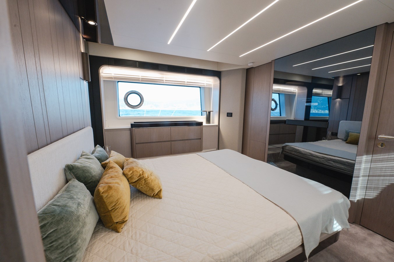 Azimut Yachts Motor Yacht HELSIE SI For Sale