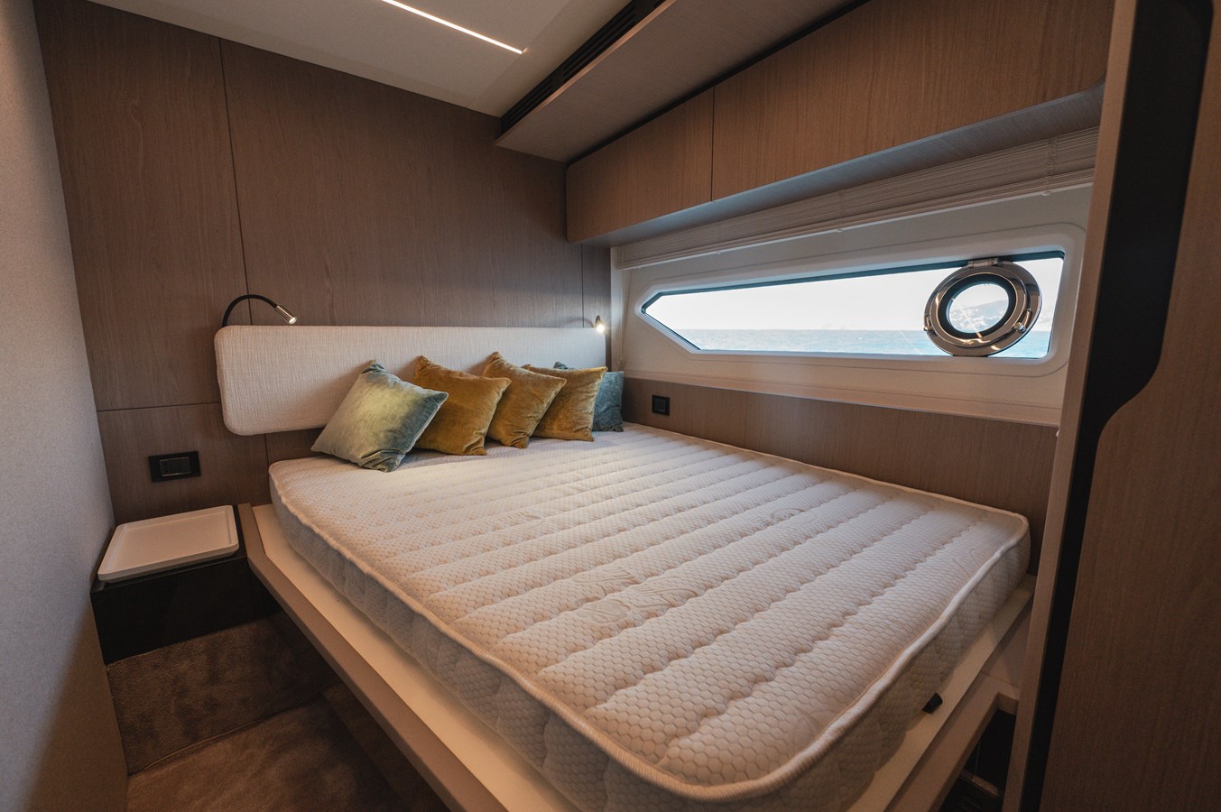 Azimut Yachts Motor Yacht HELSIE SI For Sale