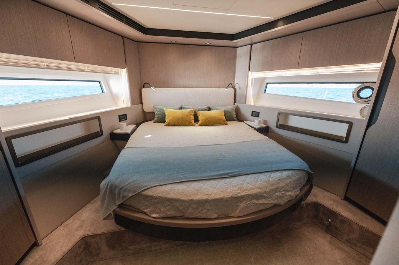 Azimut Yachts Motor Yacht HELSIE SI For Sale