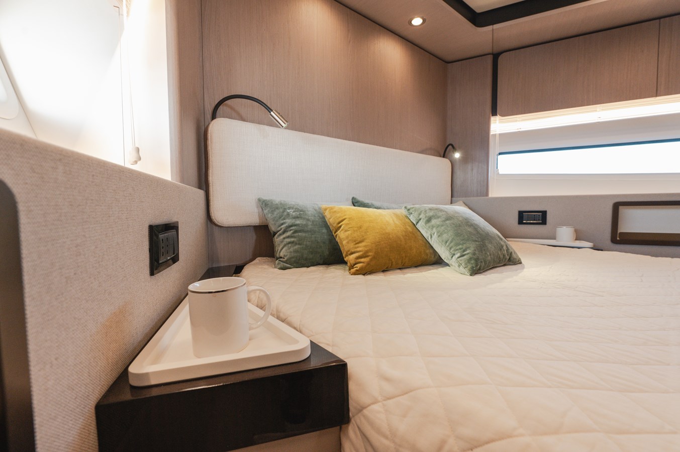 Azimut Yachts Motor Yacht HELSIE SI For Sale
