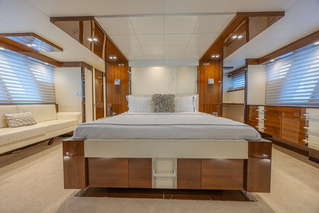 Lazzara Yachts Motor Yacht Chapter II For Sale