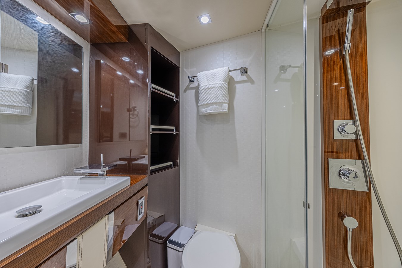 Lazzara Yachts Motor Yacht Chapter II For Sale