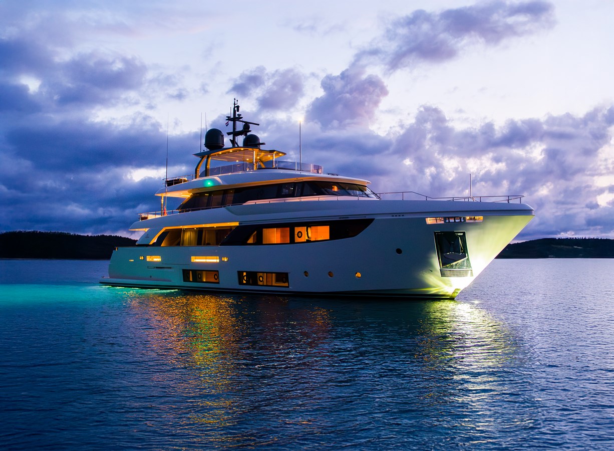 Custom Line Motor Yacht SK For Sale