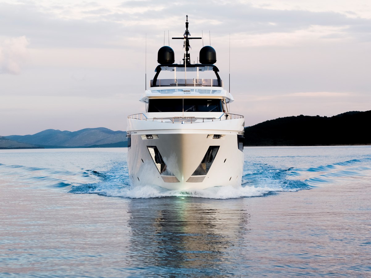 Custom Line Motor Yacht SK For Sale