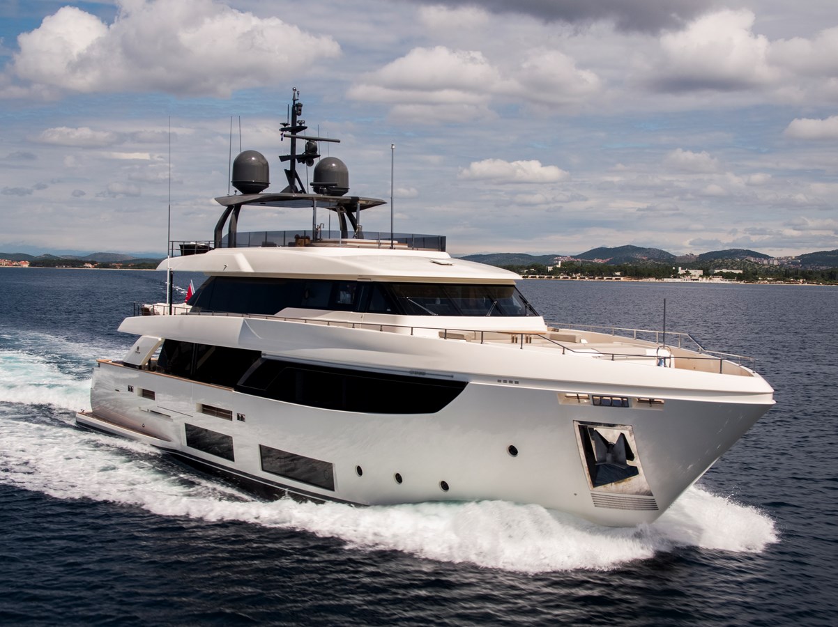 Custom Line Motor Yacht SK For Sale