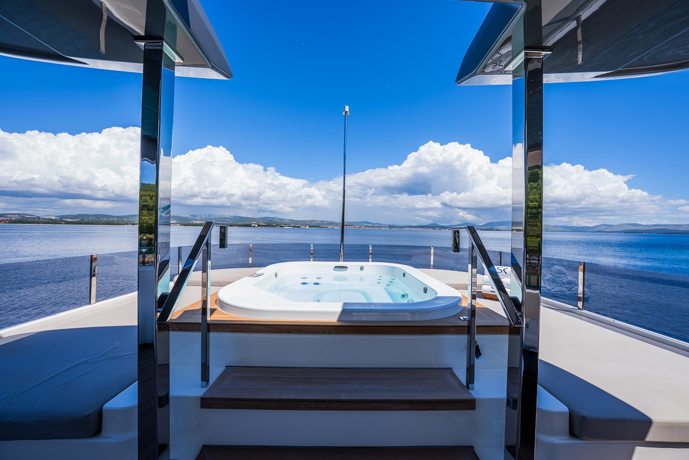 Custom Line Motor Yacht SK For Sale