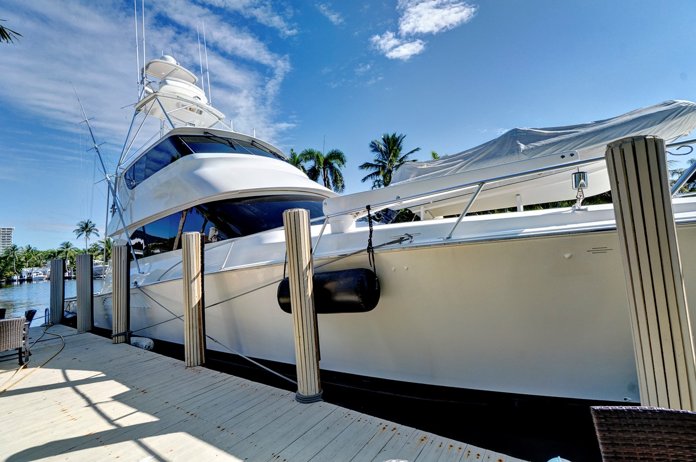 Viking Motor Yacht VKY74038A808 For Sale