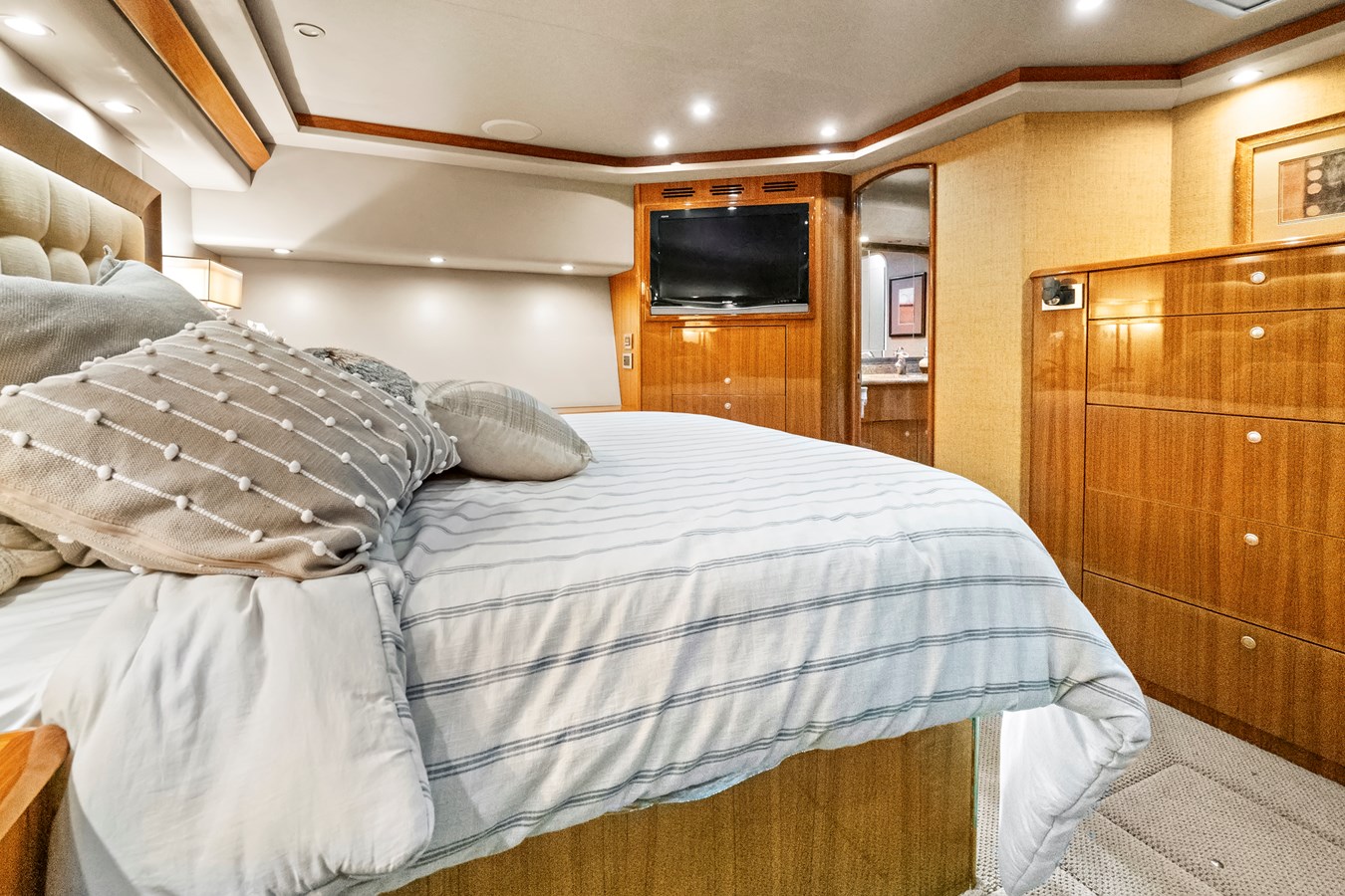 Viking Motor Yacht VKY74038A808 For Sale