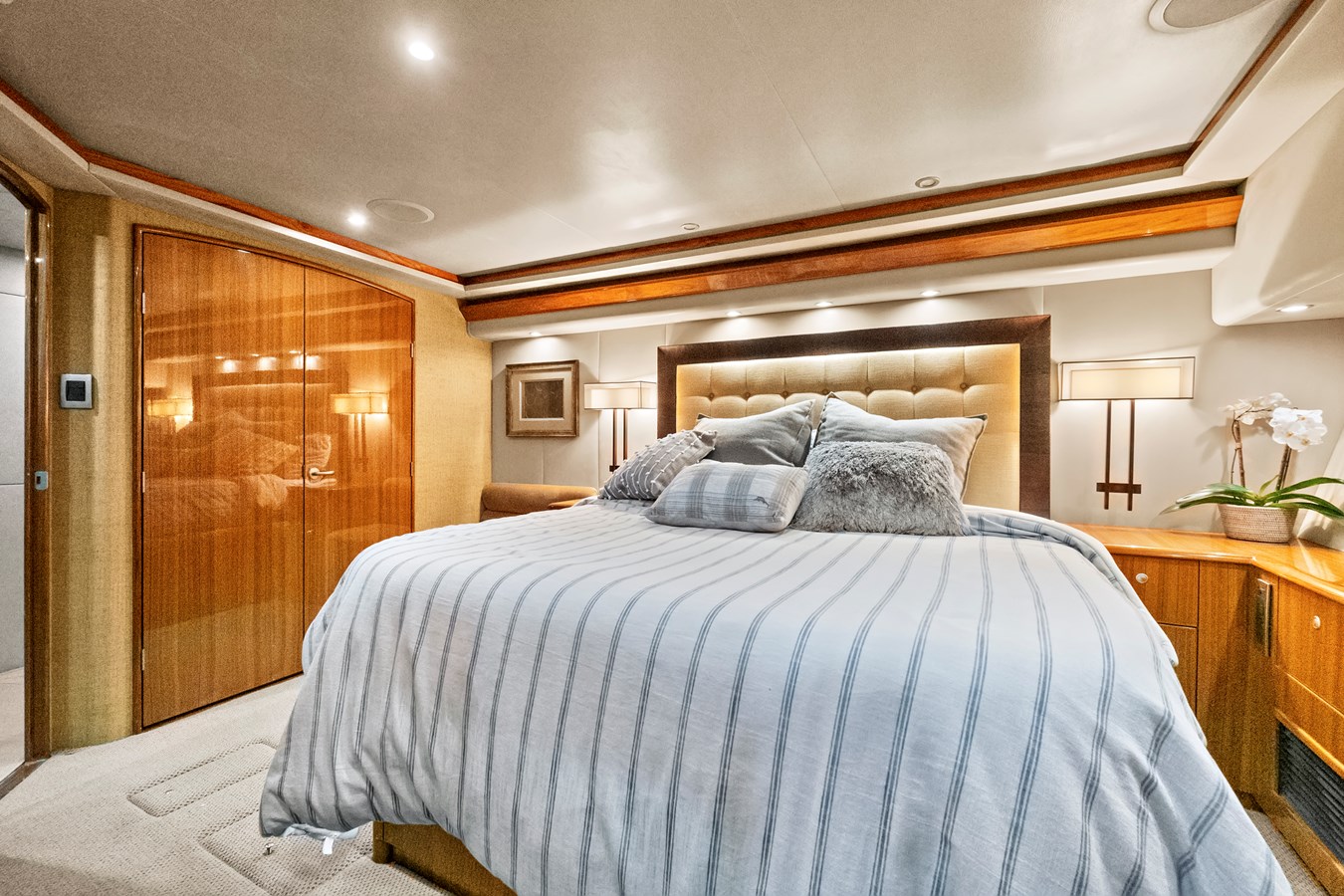 Viking Motor Yacht VKY74038A808 For Sale