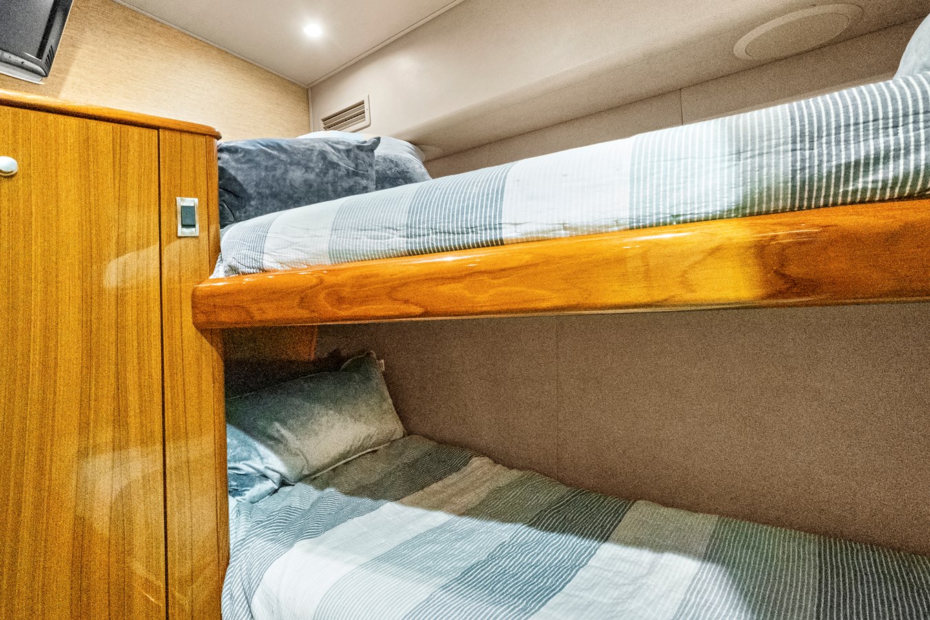 Viking Motor Yacht VKY74038A808 For Sale