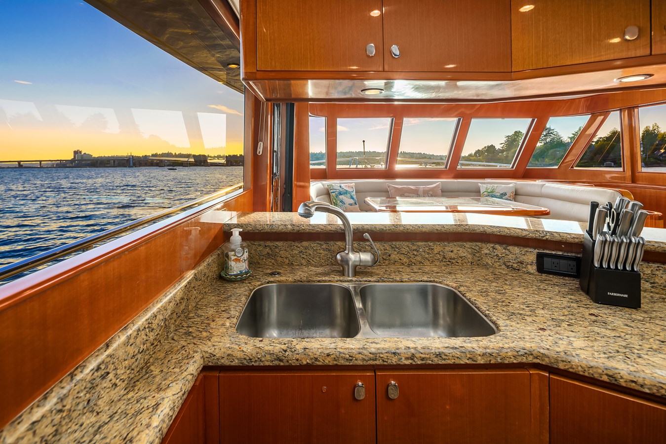 Hampton Yachts Motor Yacht LA BELLA VITA II For Sale