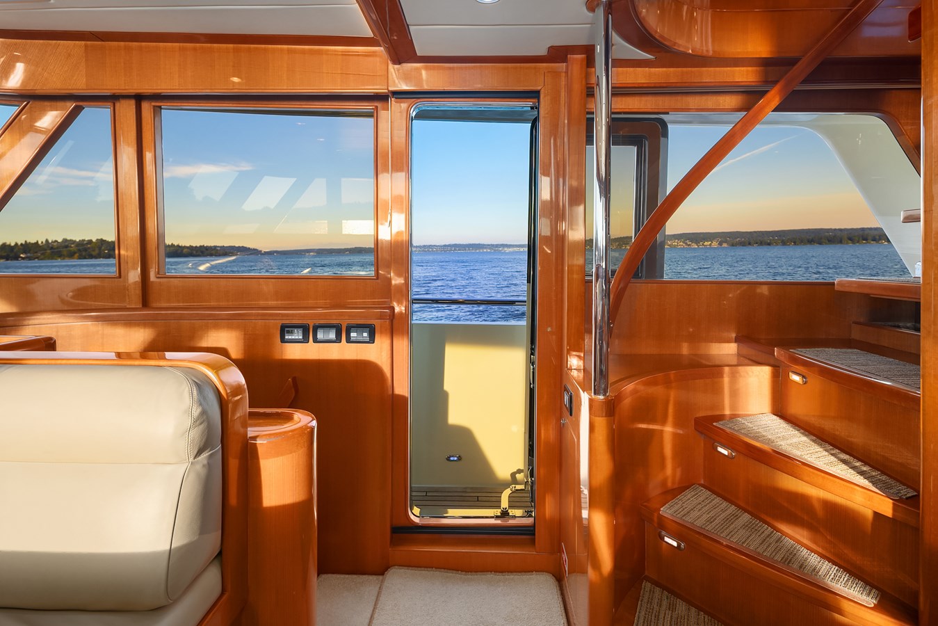 Hampton Yachts Motor Yacht LA BELLA VITA II For Sale
