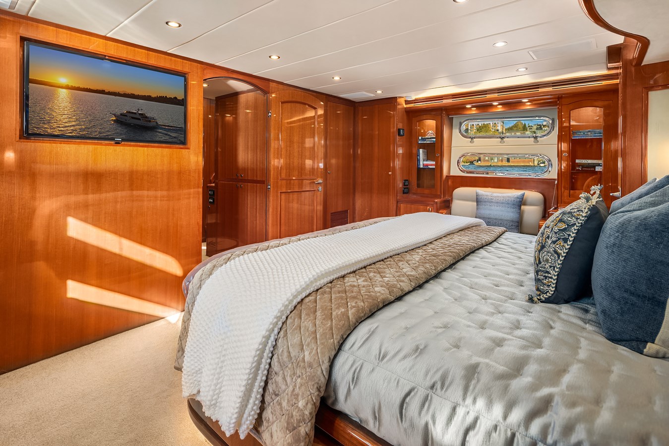Hampton Yachts Motor Yacht LA BELLA VITA II For Sale