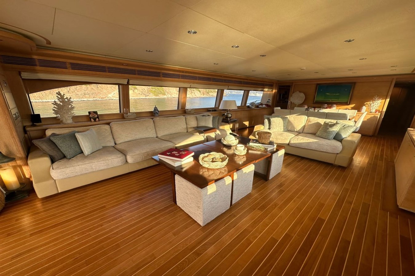 Custom Line Motor Yacht MISS ADO For Sale