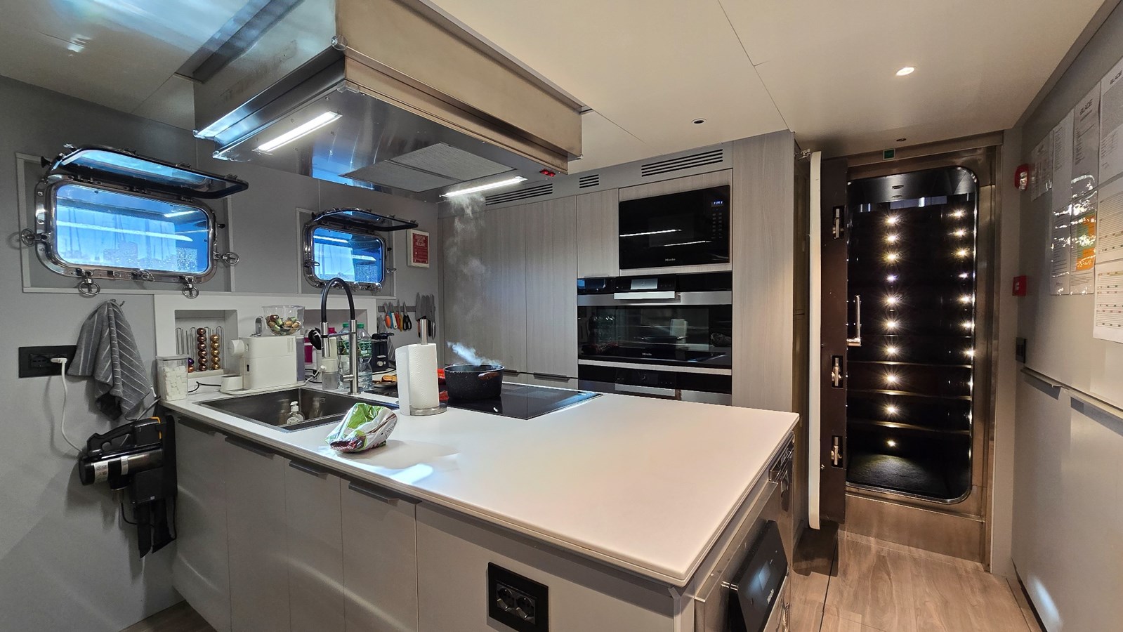 Mmgi Shipyard Motor Yacht BLADE II For Sale