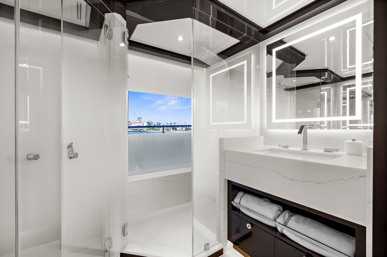 Ocean Alexander Motor Yacht LA-LA-LA For Sale