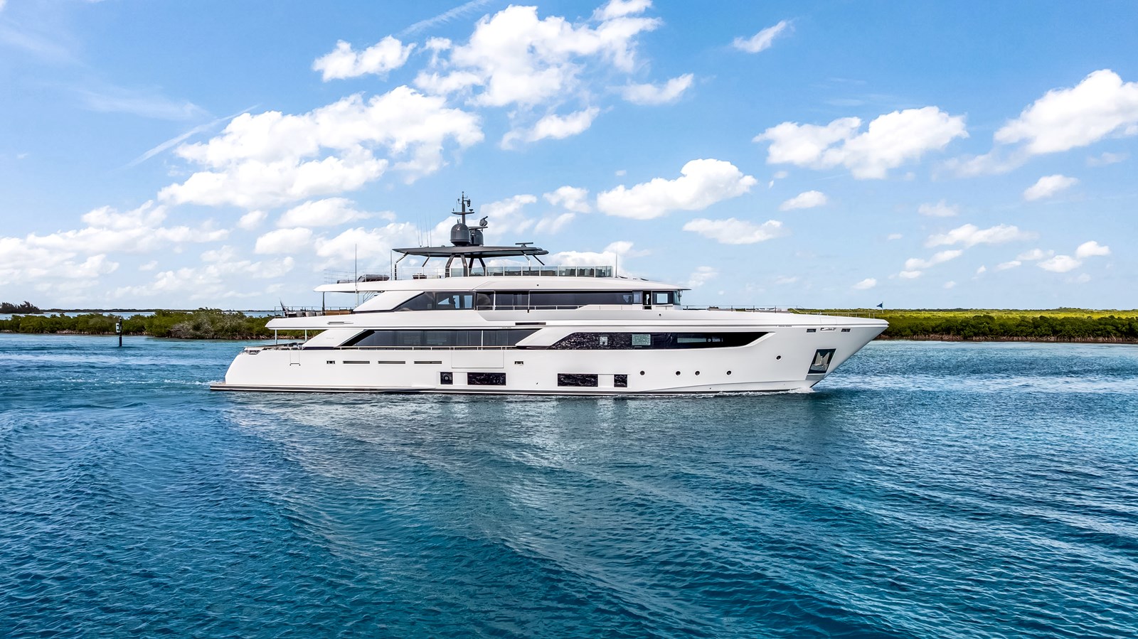 Custom Line Motor Yacht NAVETTA 42 For Sale