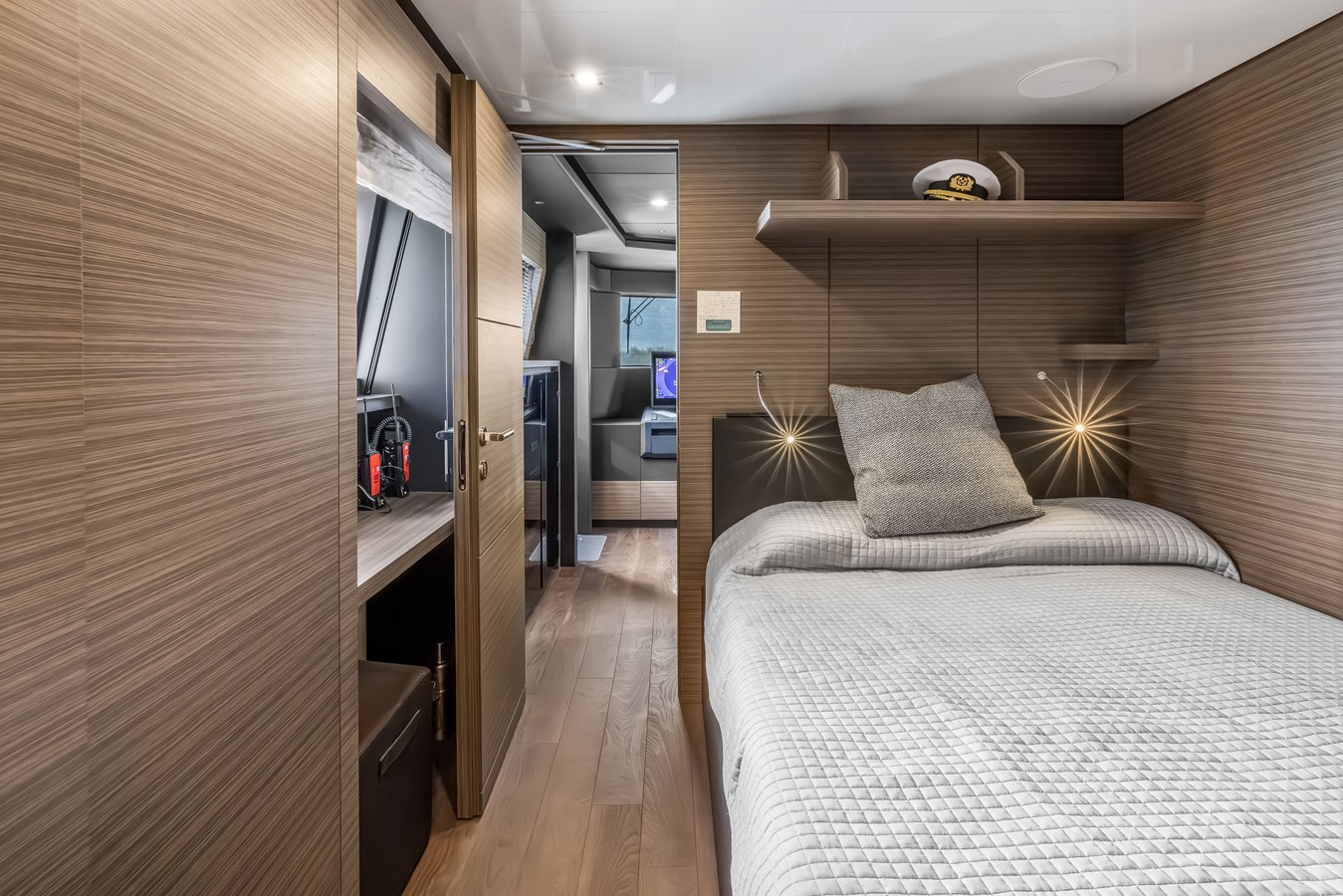 Custom Line Motor Yacht NAVETTA 42 For Sale