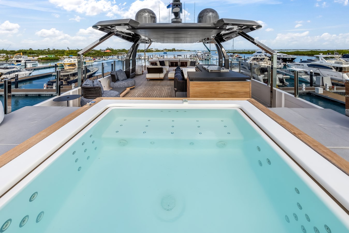 Custom Line Motor Yacht NAVETTA 42 For Sale