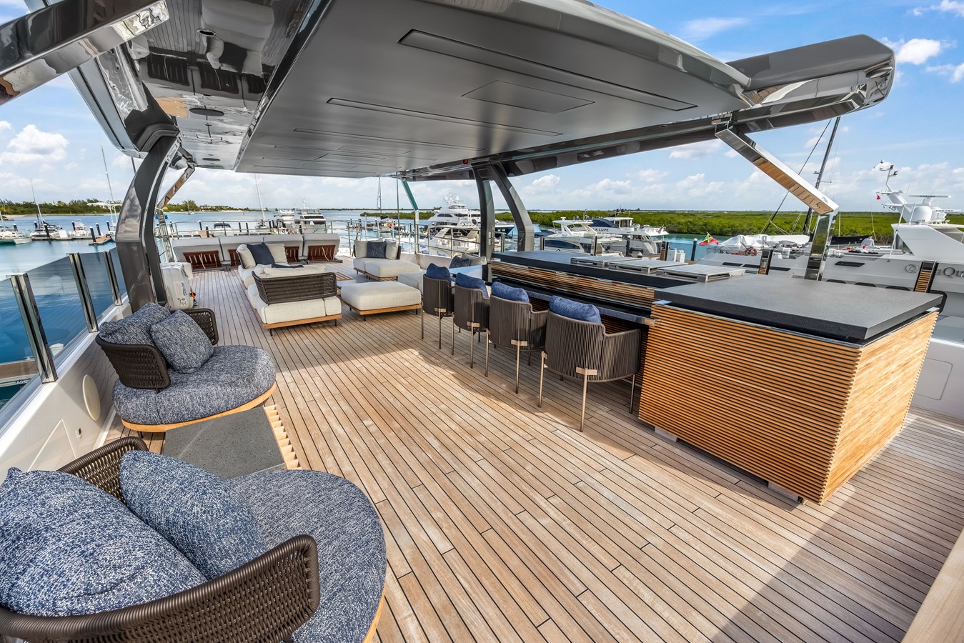 Custom Line Motor Yacht NAVETTA 42 For Sale