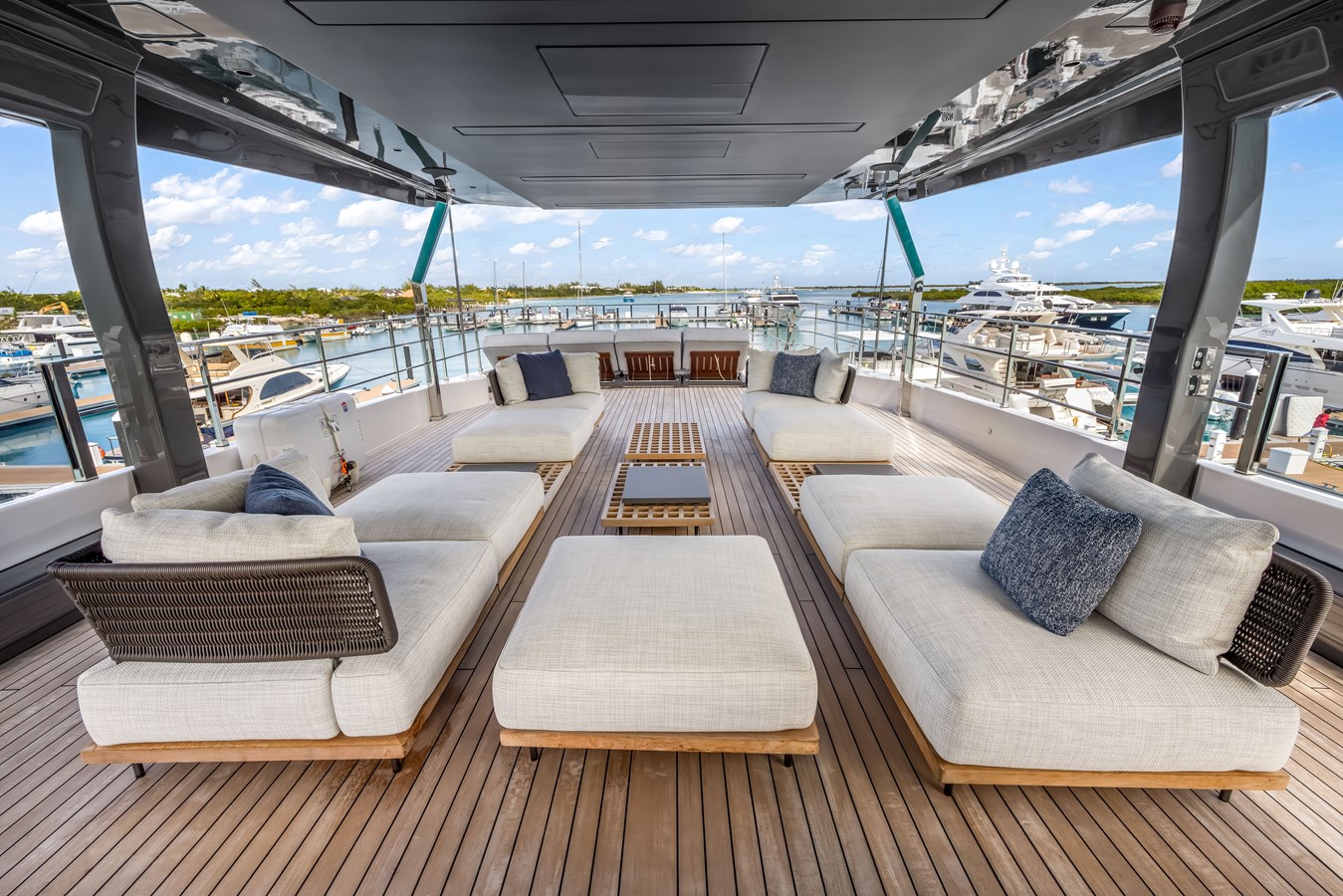Custom Line Motor Yacht NAVETTA 42 For Sale