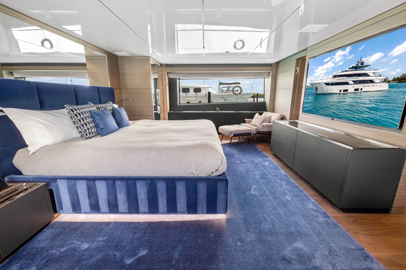 Custom Line Motor Yacht NAVETTA 42 For Sale