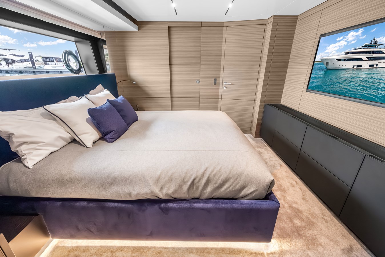 Custom Line Motor Yacht NAVETTA 42 For Sale