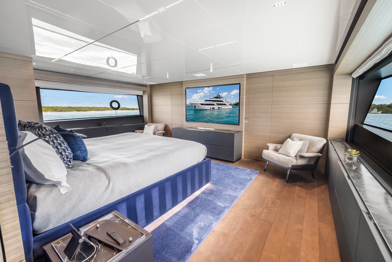 Custom Line Motor Yacht NAVETTA 42 For Sale