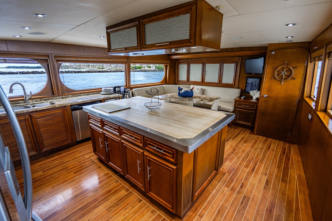 Broward Motor Yacht IRON LADY For Sale