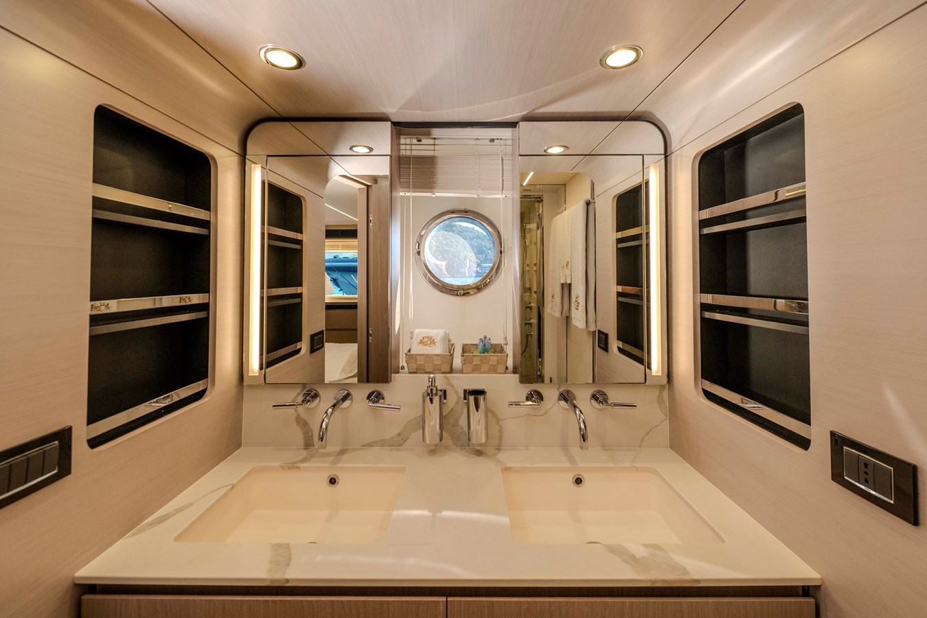 Azimut Yachts Motor Yacht CELEBRATE LIFE For Sale