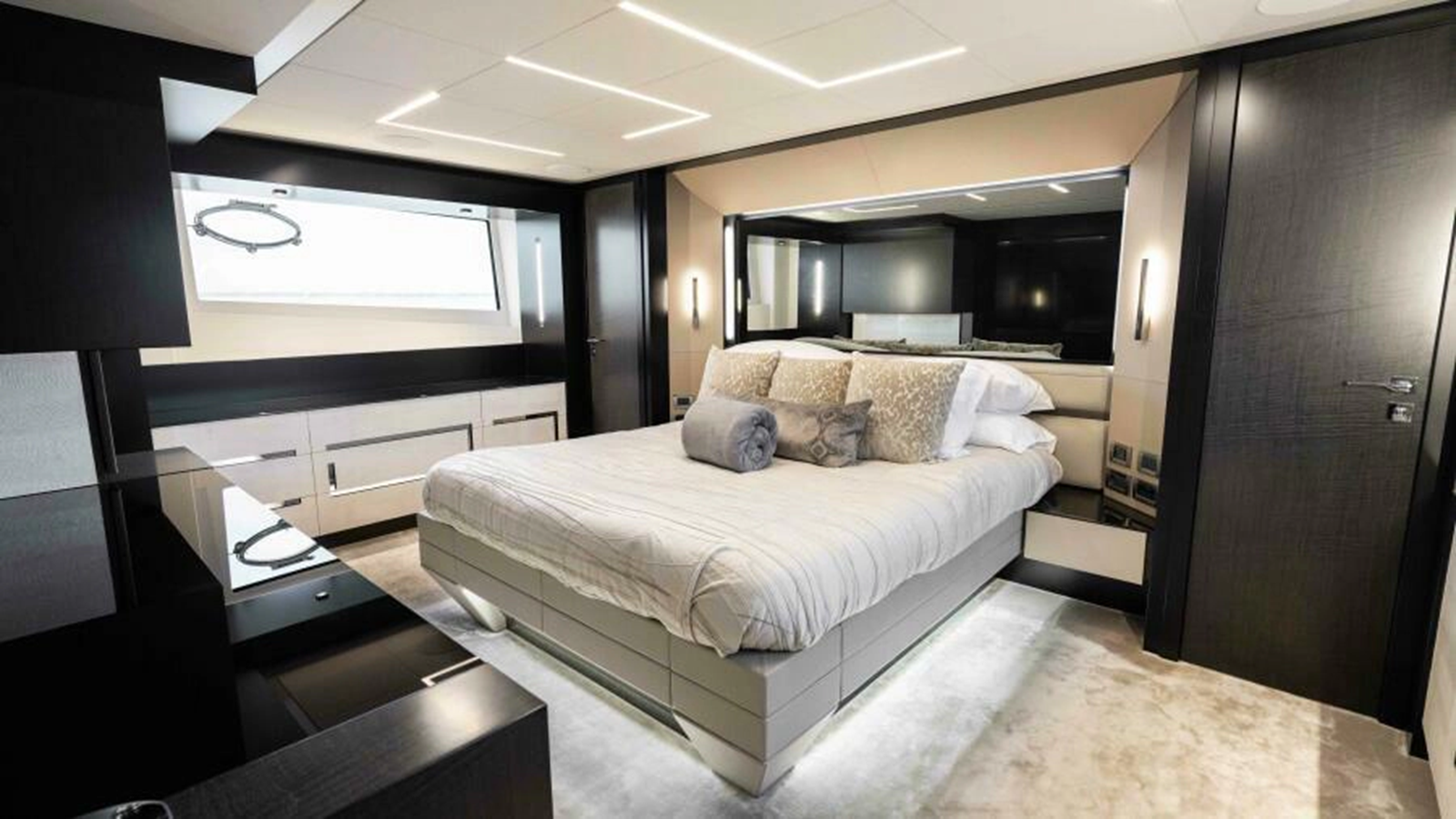 Pershing Motor Yacht STALLION For Sale