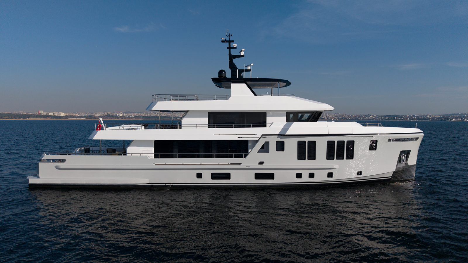 Custom Motor Yacht BEE EXPLORER For Sale